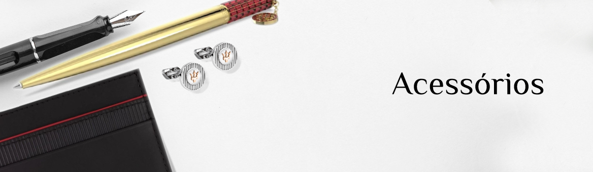 Categoria de acessórios com uma caneta preta,outra dourada, botões de punho e um porta cartões.